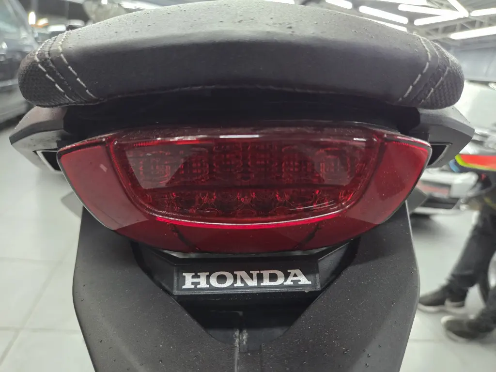 HONDA CB 650 R - Foto