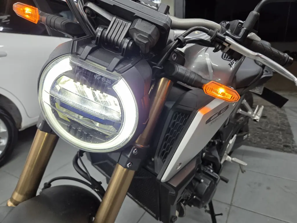 HONDA CB 650 R - Foto