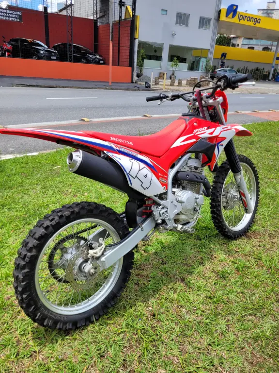 HONDA CRF 250 - Foto