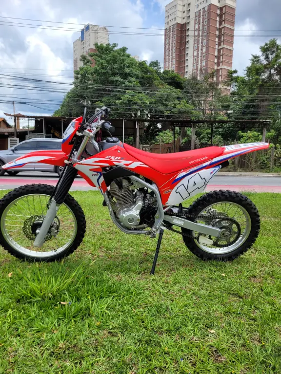 HONDA CRF 250 - Foto