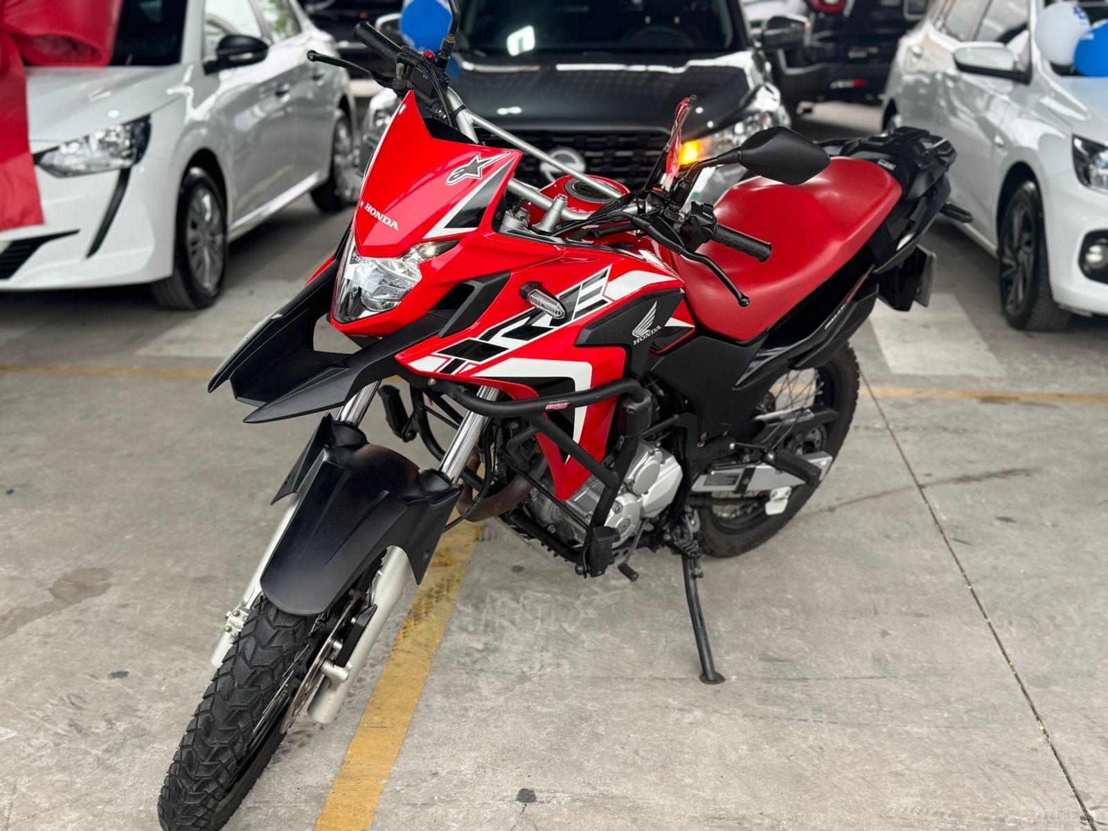 HONDA XRE 300 - Foto