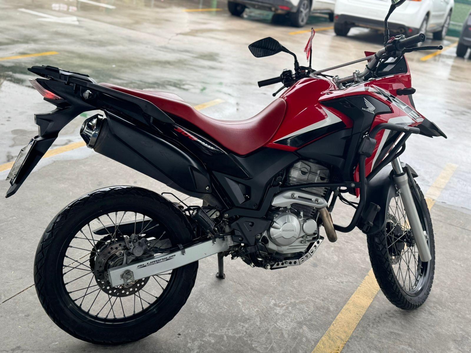 HONDA XRE 300 - Foto