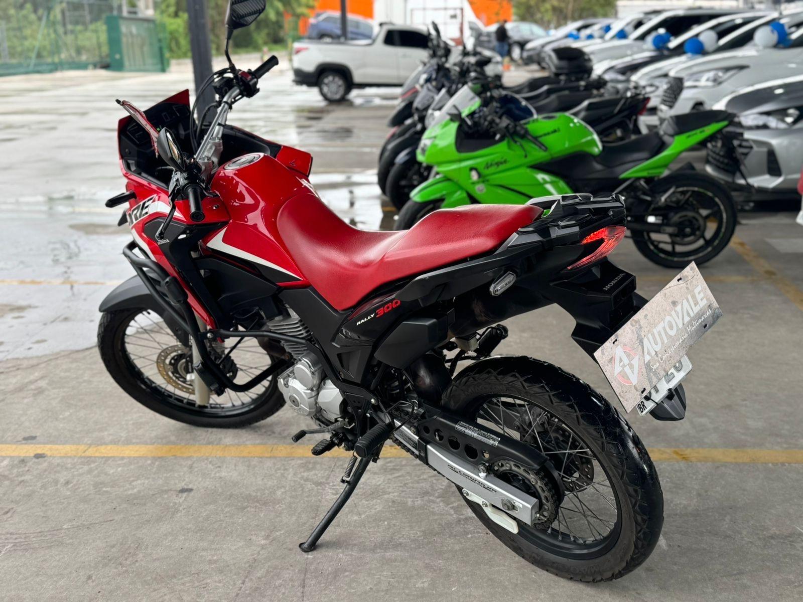 HONDA XRE 300 - Foto