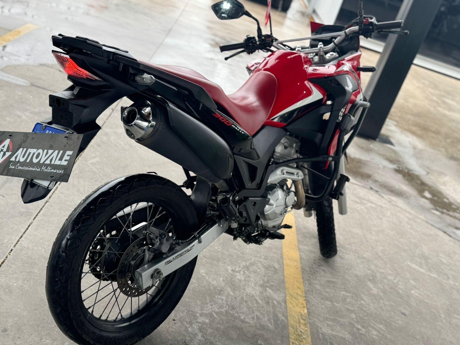 HONDA XRE 300 - Foto