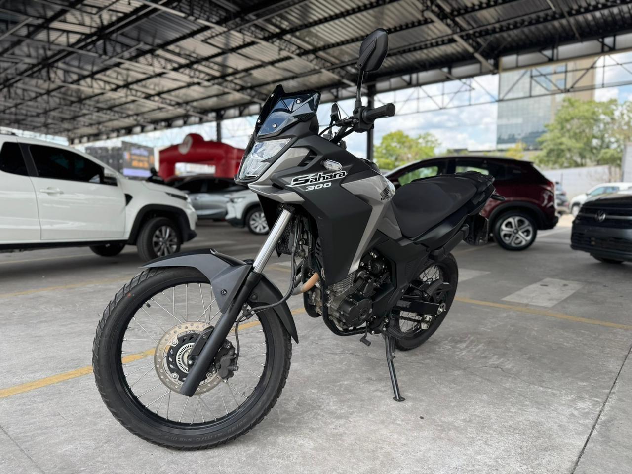 HONDA XRE 300 - Foto