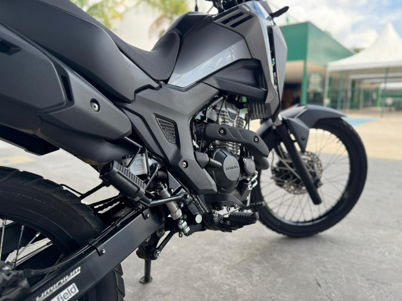 HONDA XRE 300 - Foto