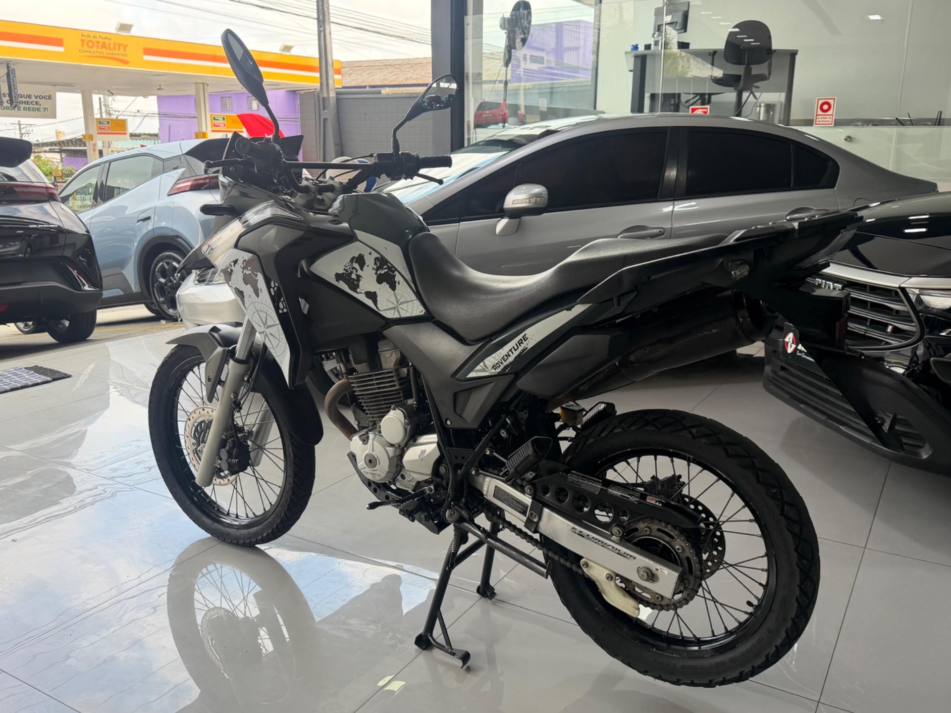 HONDA XRE 300 - Foto