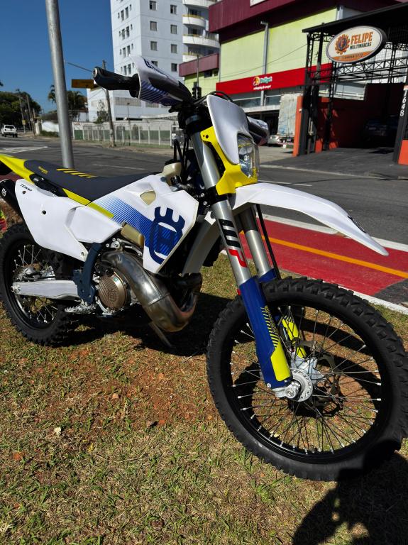 HUSQVARNA TE 300 - Foto