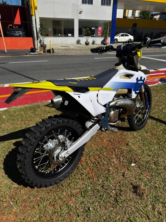 HUSQVARNA TE 300 - Foto
