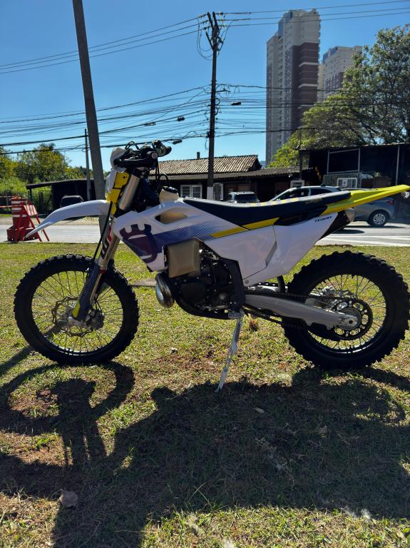 HUSQVARNA TE 300 - Foto