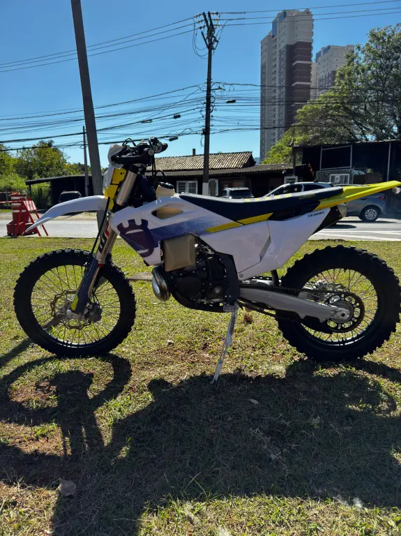 HUSQVARNA TE 300 - Foto