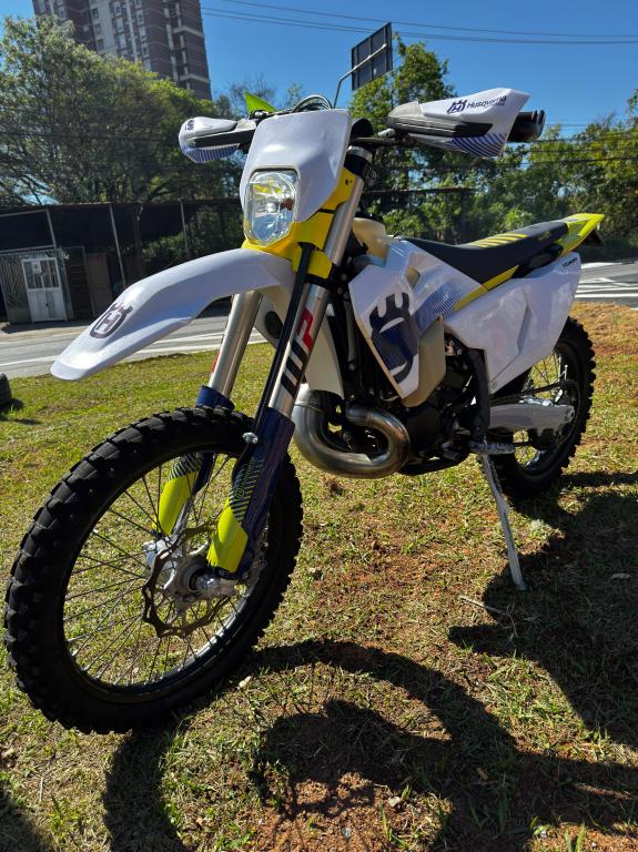 HUSQVARNA TE 300 - Foto