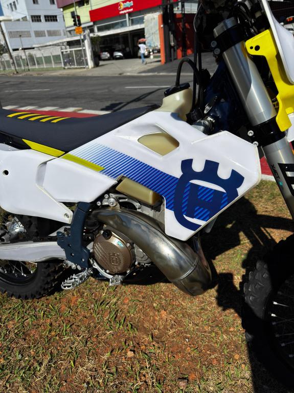 HUSQVARNA TE 300 - Foto