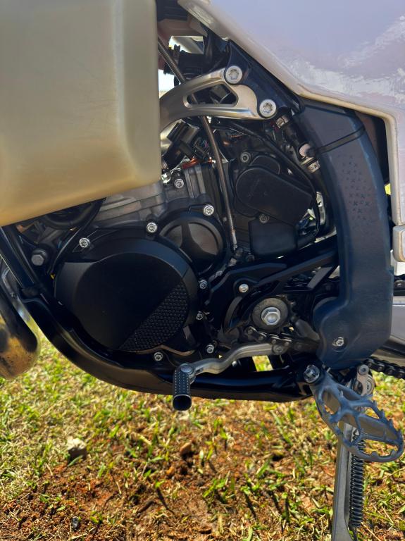 HUSQVARNA TE 300 - Foto