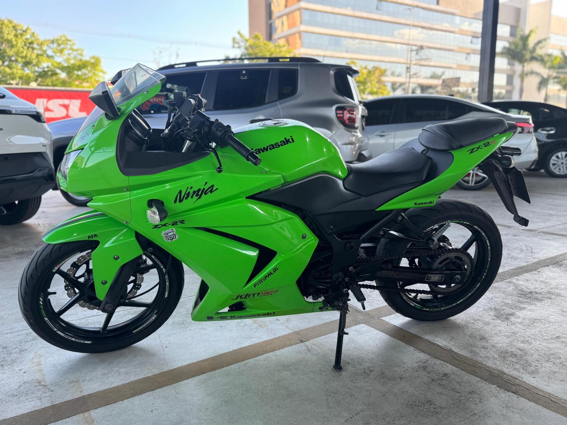 KAWASAKI Ninja 250 - Foto