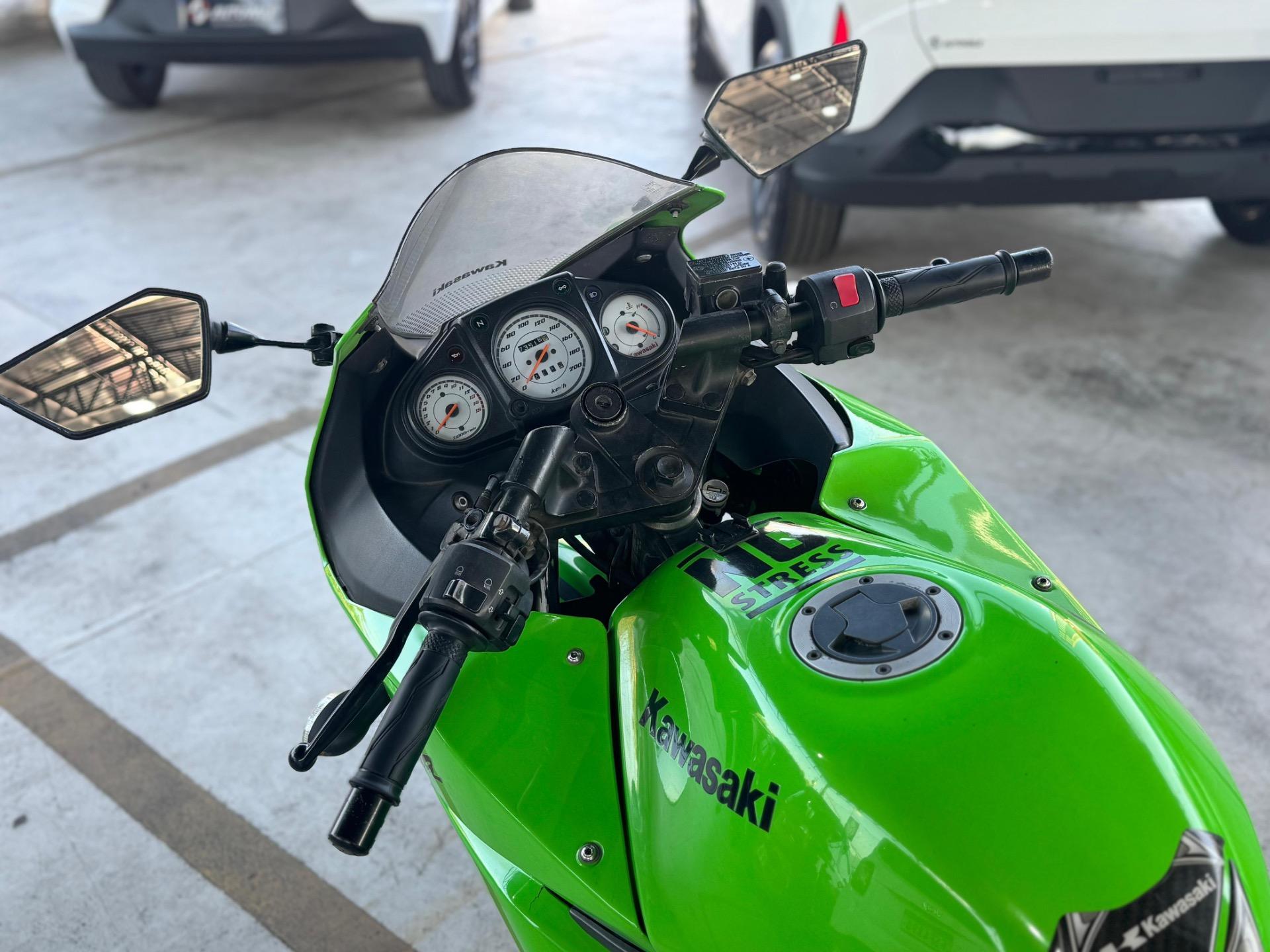 KAWASAKI Ninja 250 - Foto
