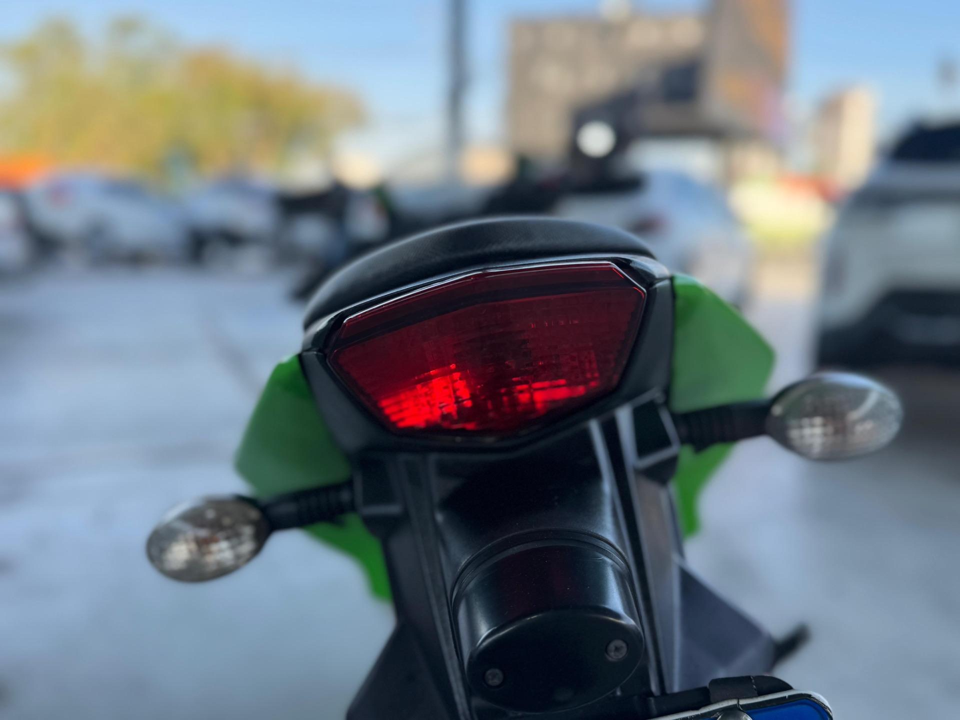 KAWASAKI Ninja 250 - Foto