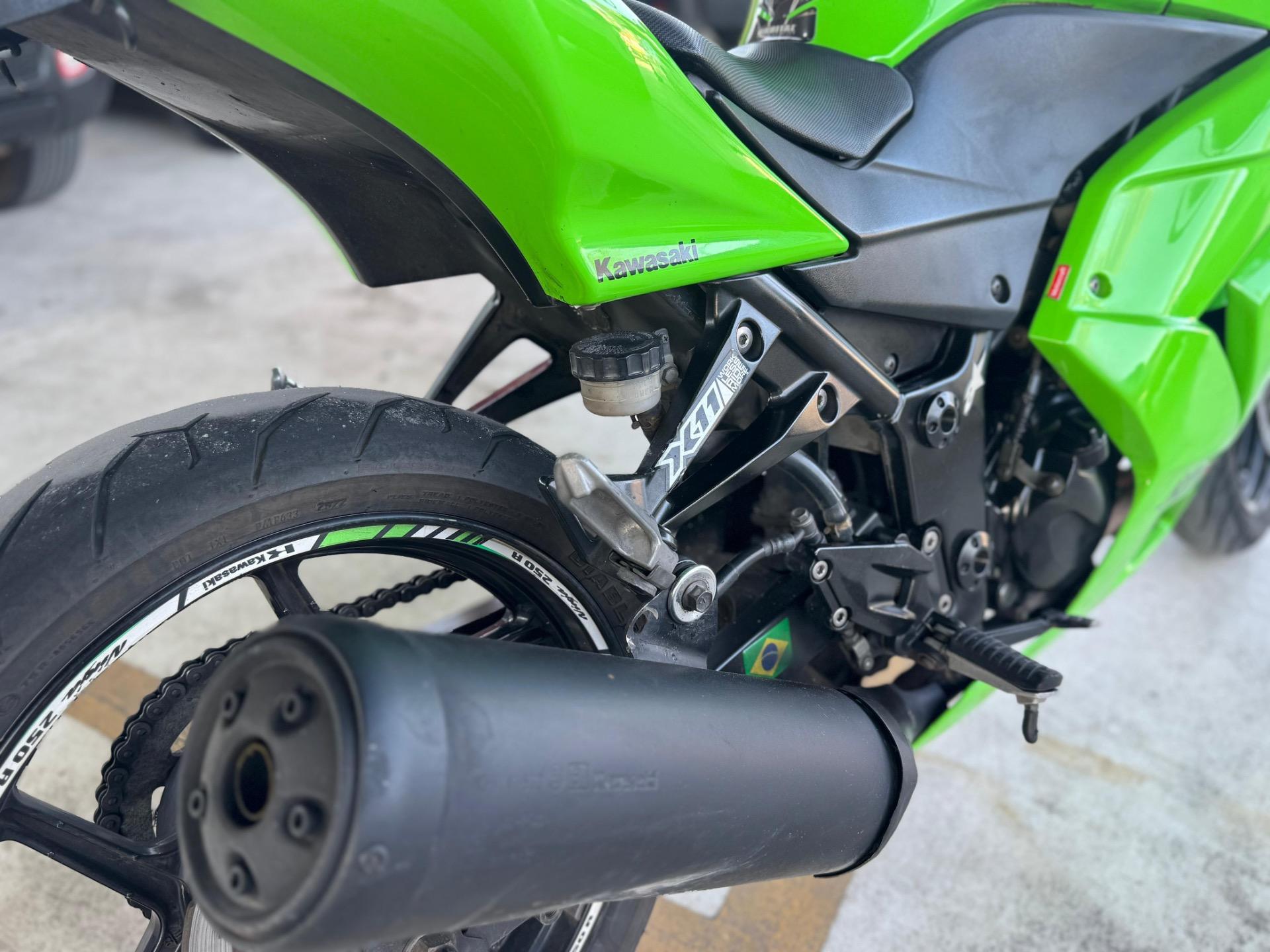 KAWASAKI Ninja 250 - Foto
