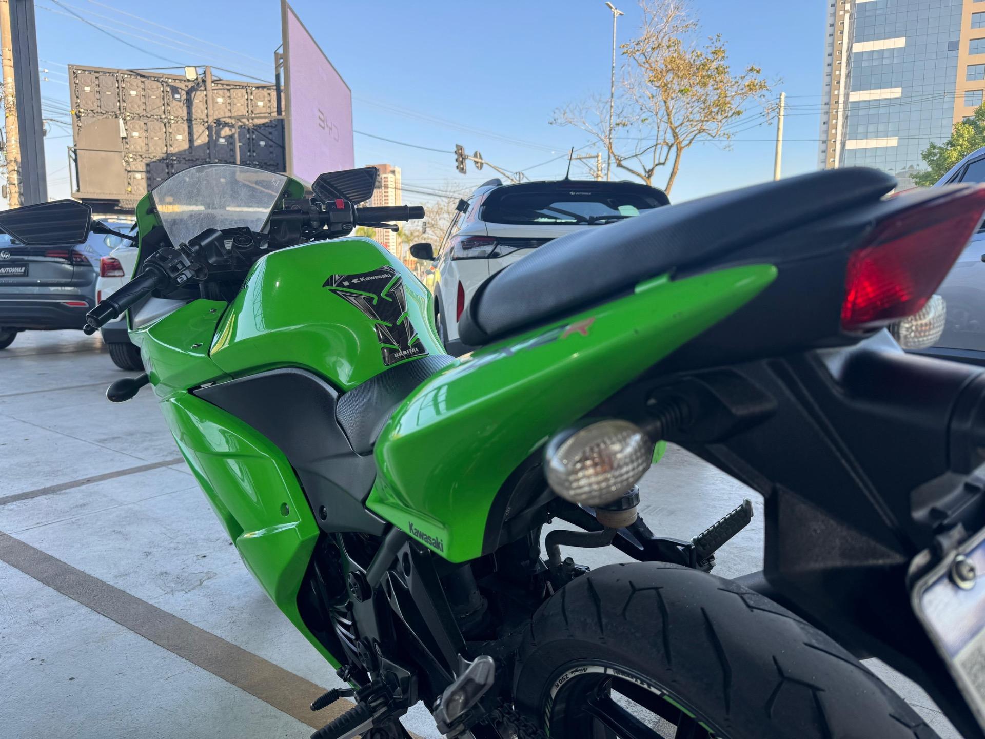 KAWASAKI Ninja 250 - Foto