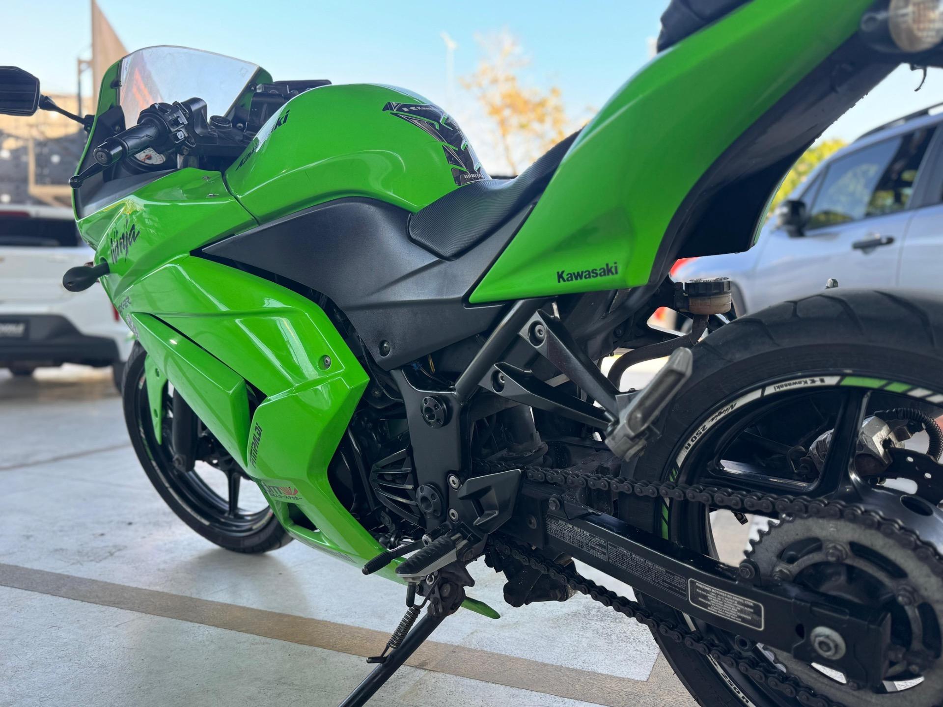 KAWASAKI Ninja 250 - Foto