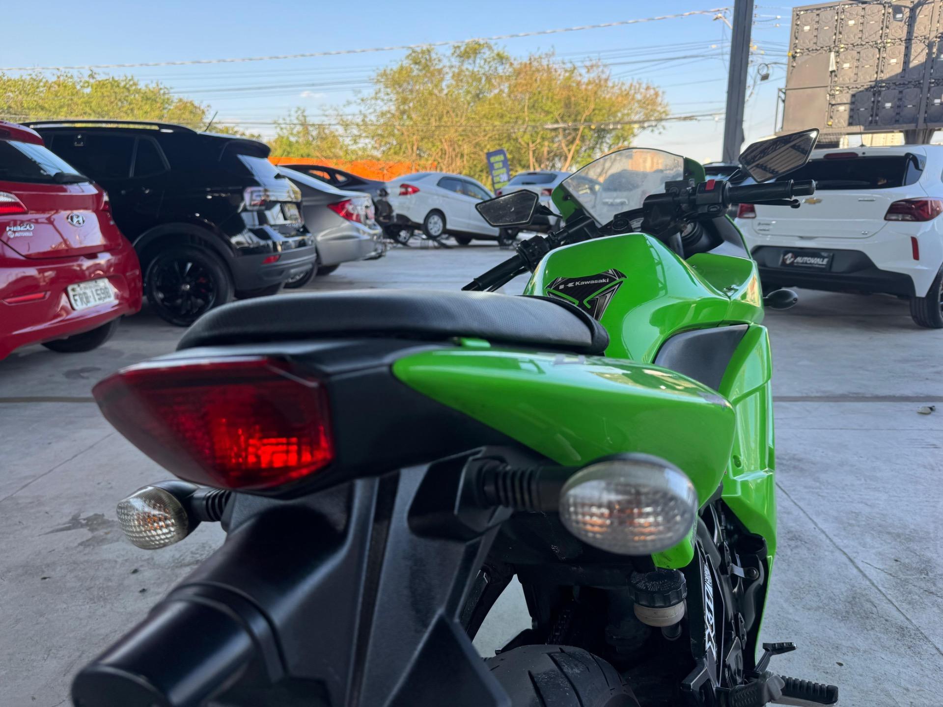 KAWASAKI Ninja 250 - Foto