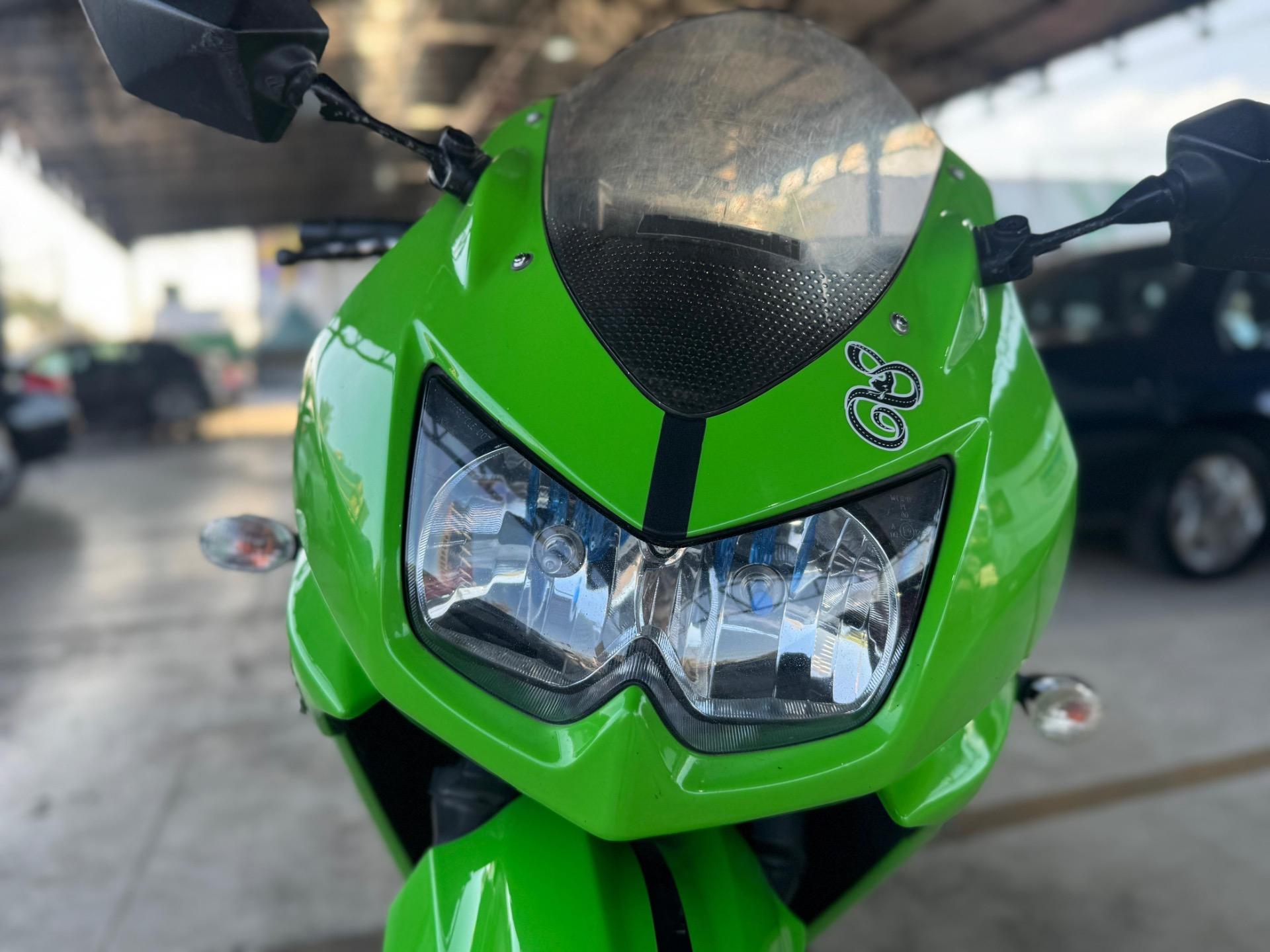 KAWASAKI Ninja 250 - Foto