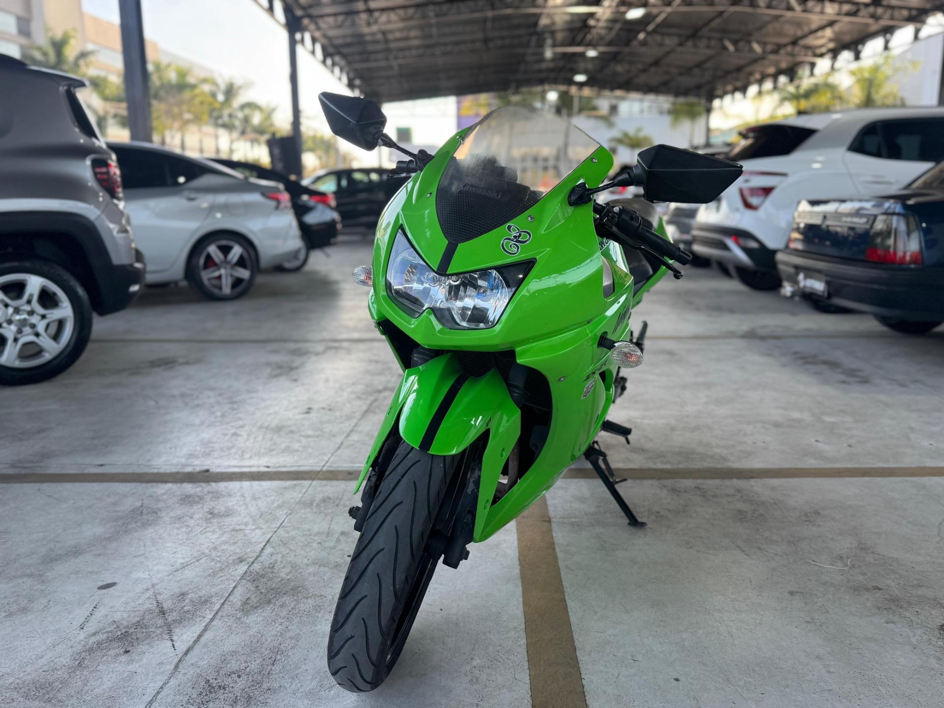 KAWASAKI Ninja 250 - Foto