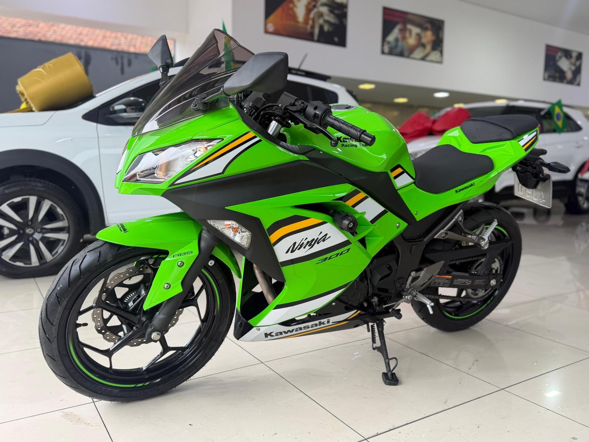 KAWASAKI Ninja 300 - Foto