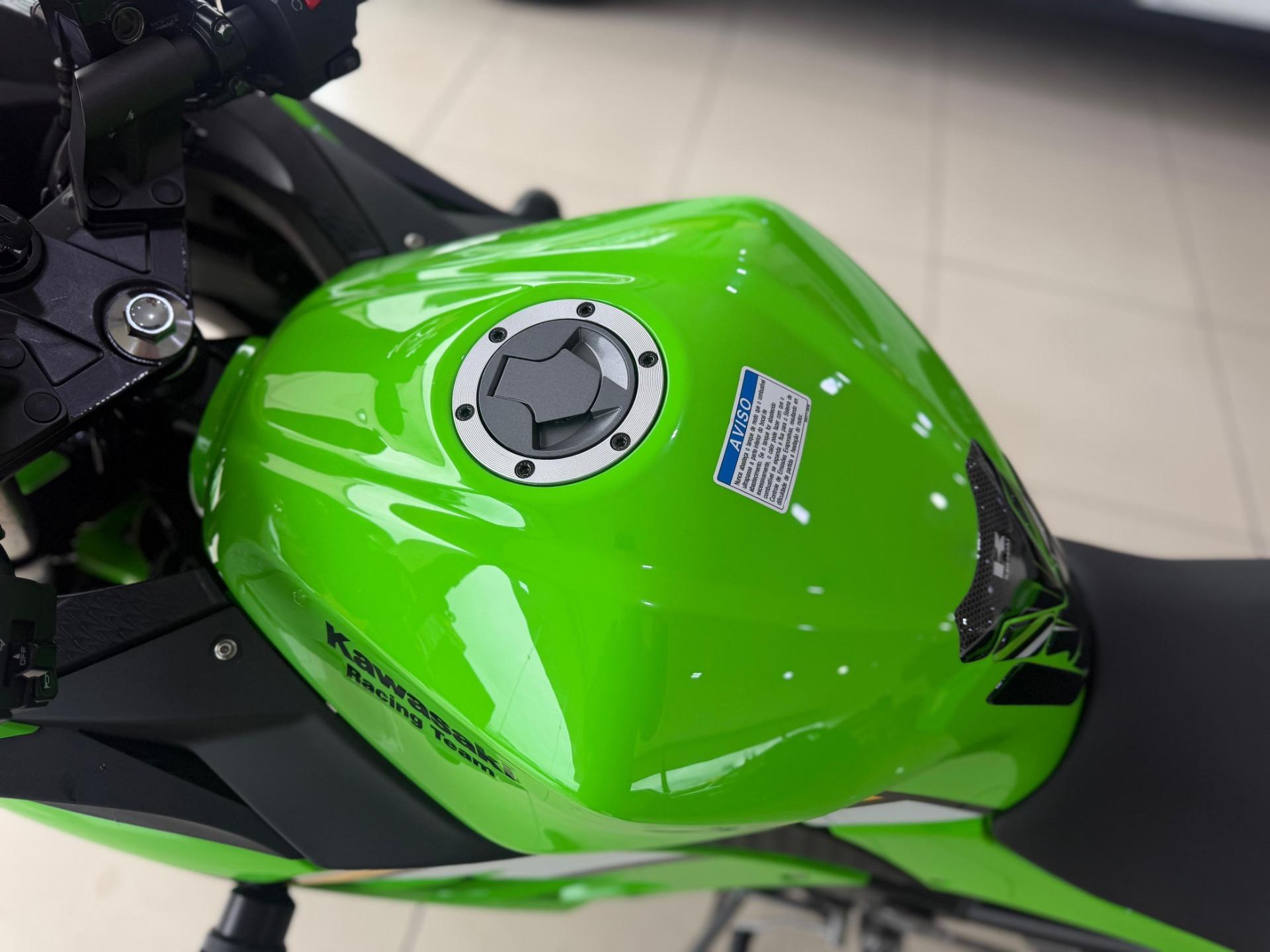 KAWASAKI Ninja 300 - Foto