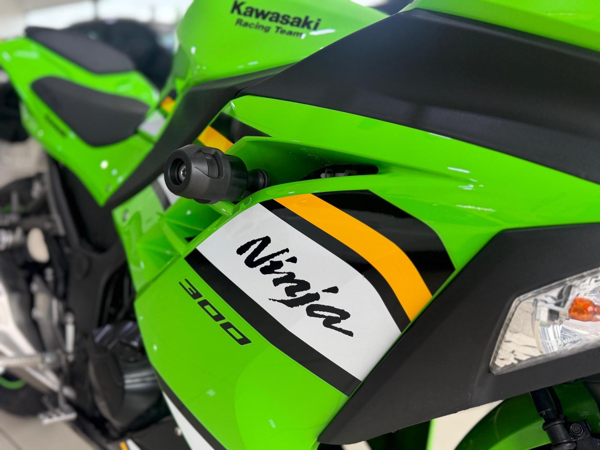 KAWASAKI Ninja 300 - Foto