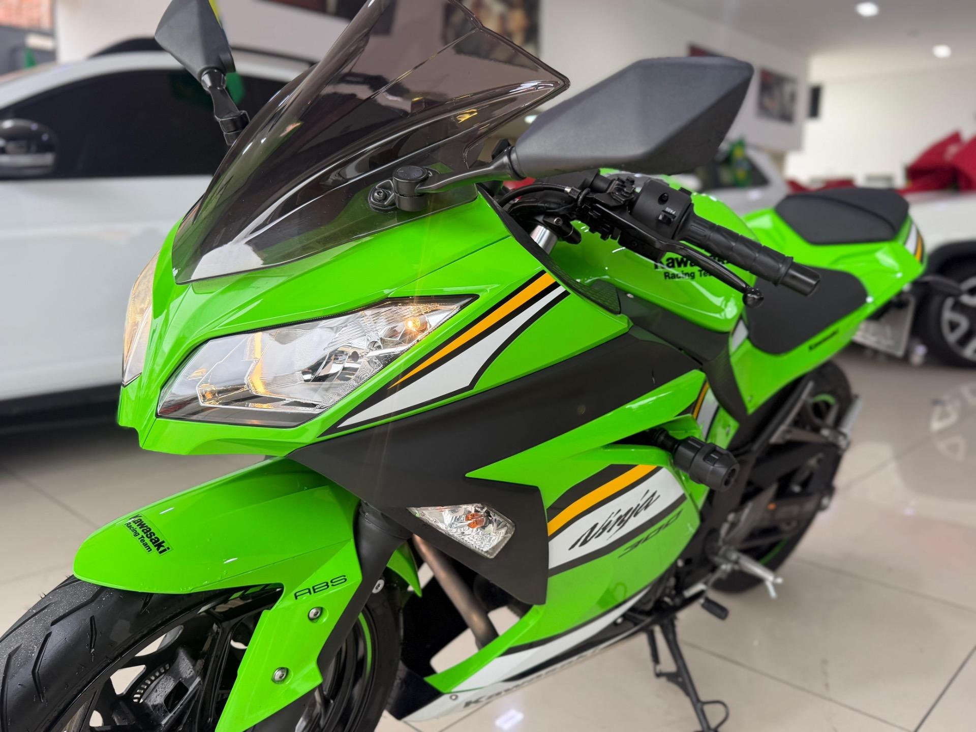 KAWASAKI Ninja 300 - Foto