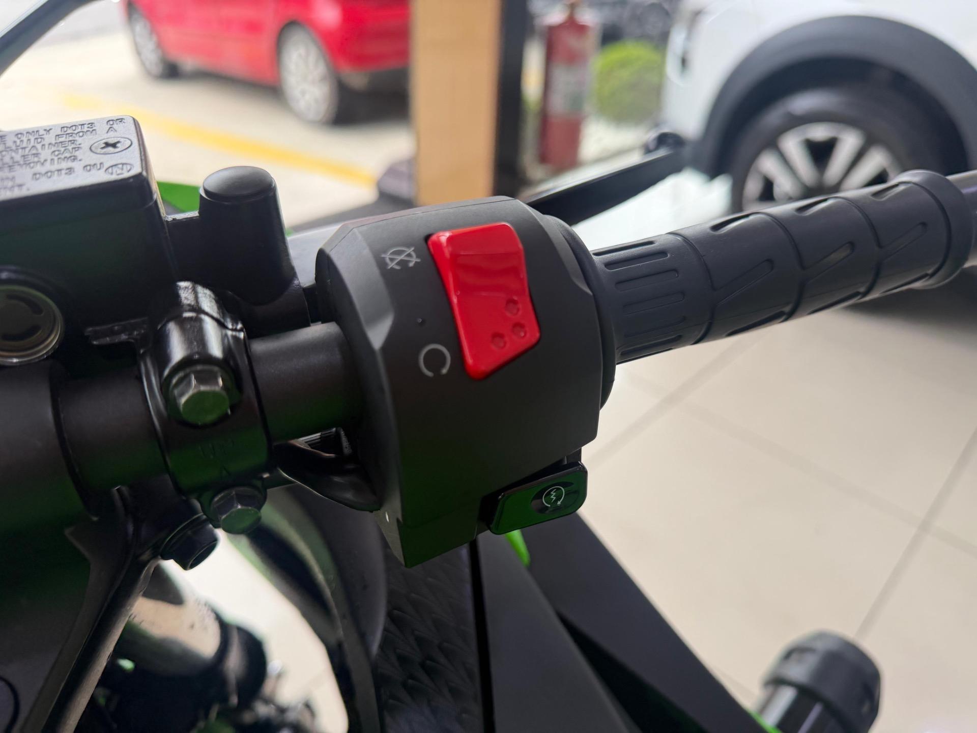 KAWASAKI Ninja 300 - Foto