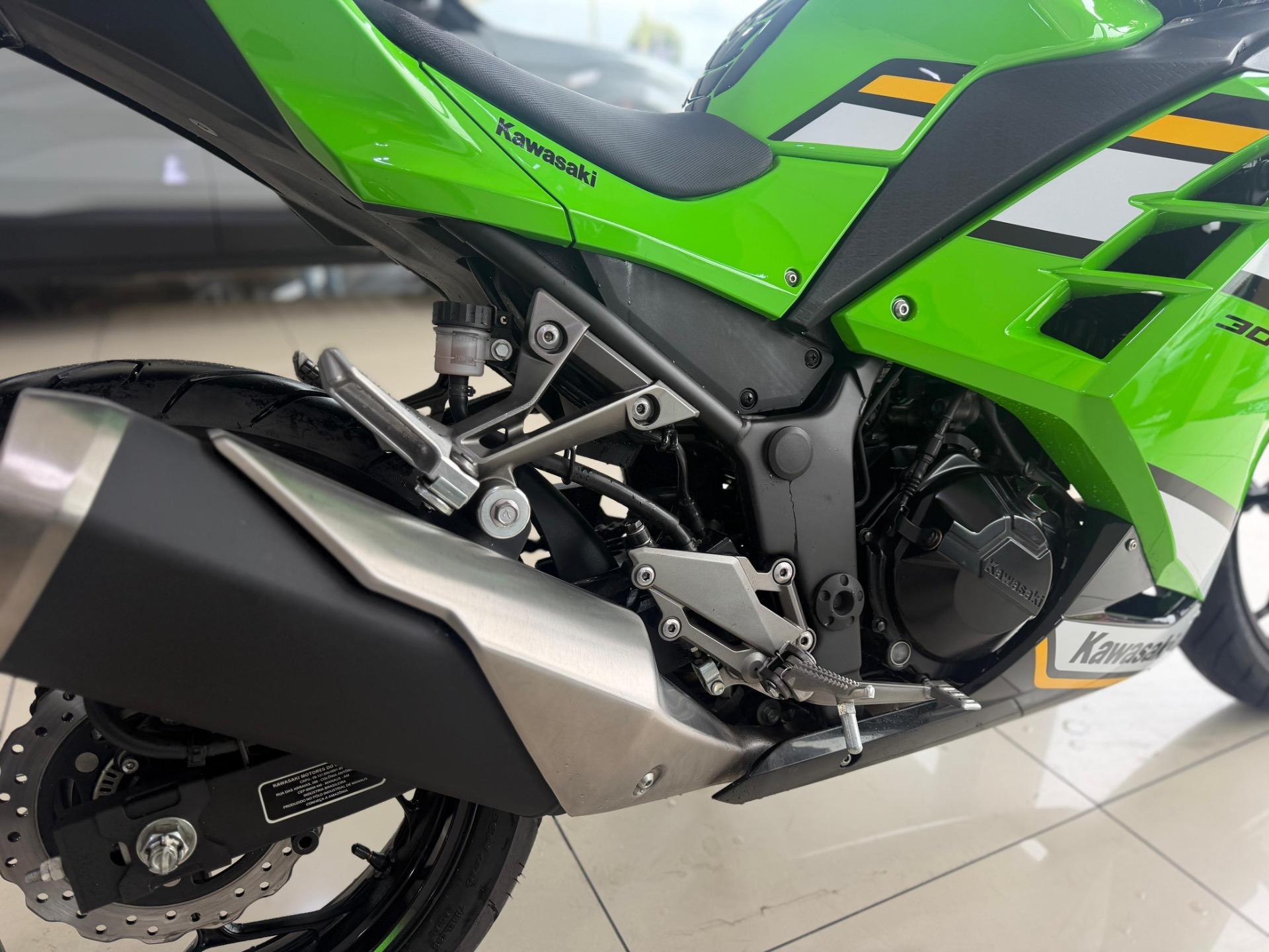KAWASAKI Ninja 300 - Foto
