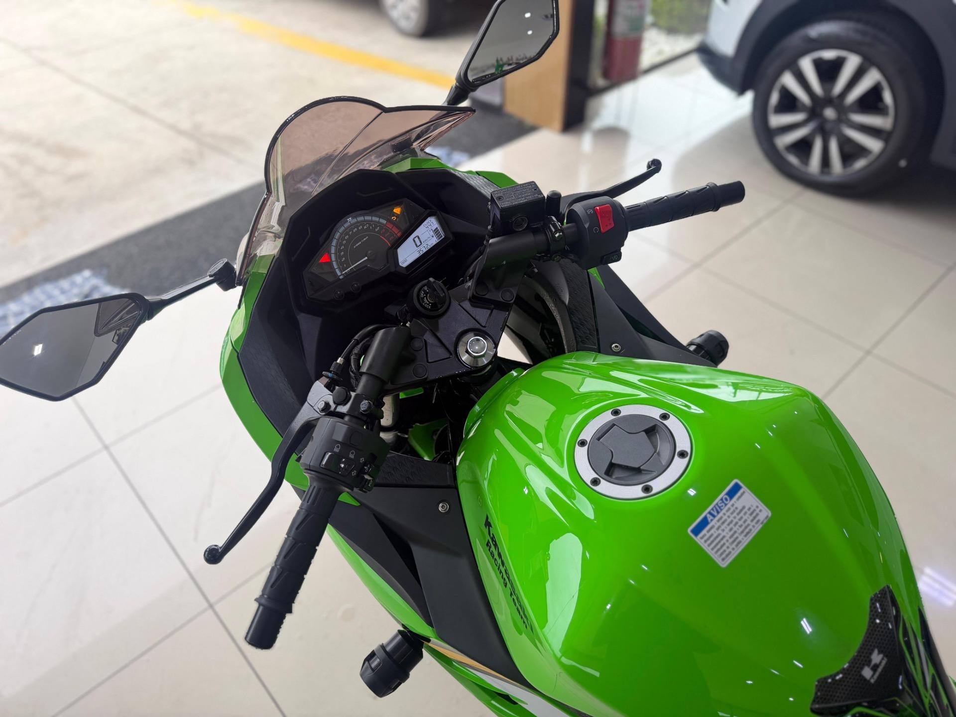 KAWASAKI Ninja 300 - Foto