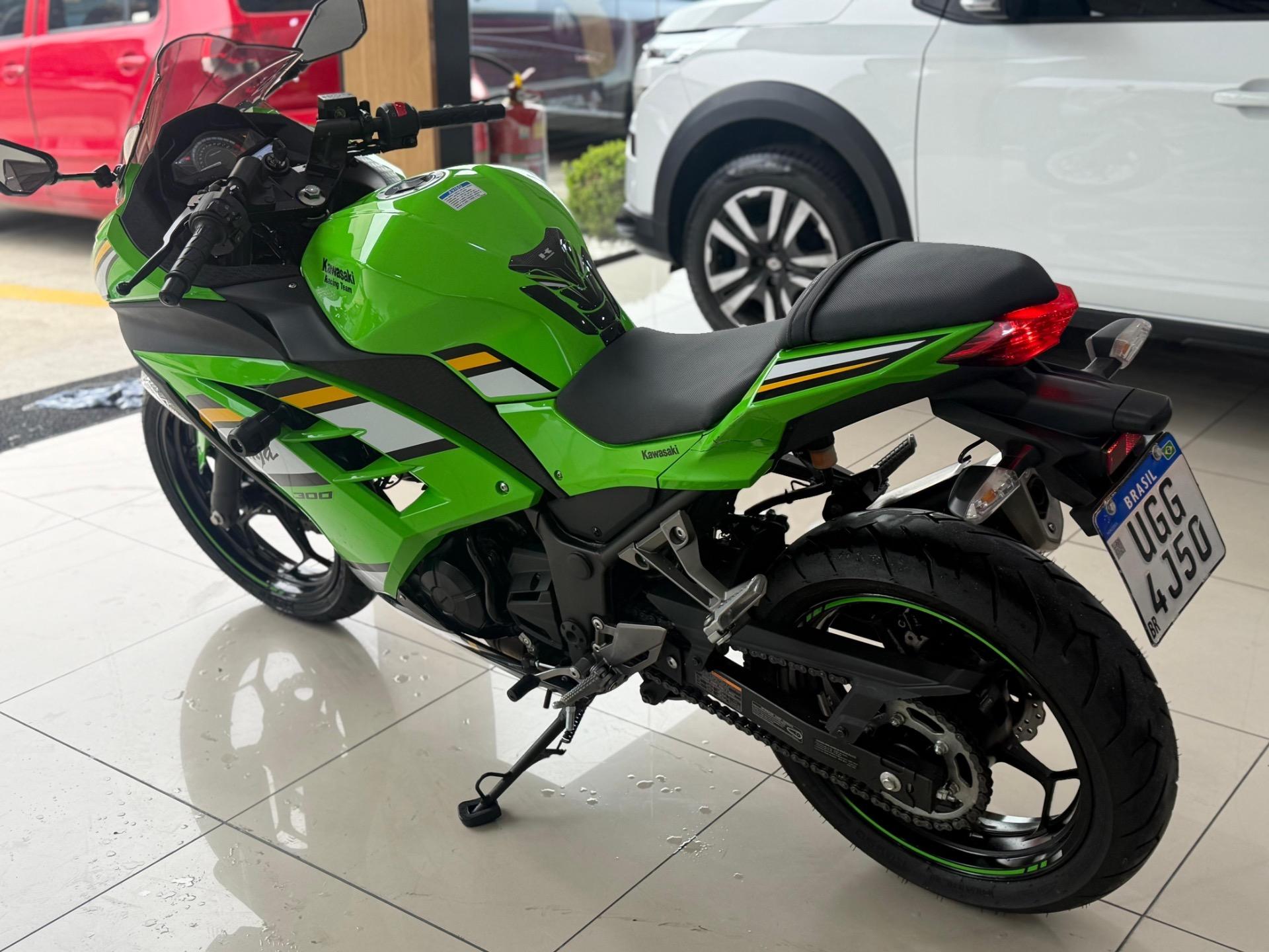 KAWASAKI Ninja 300 - Foto