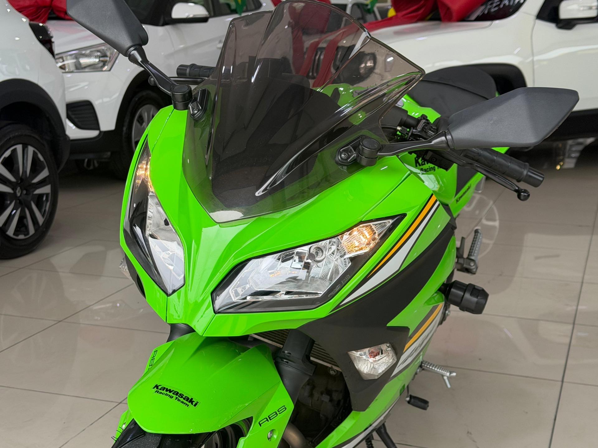 KAWASAKI Ninja 300 - Foto