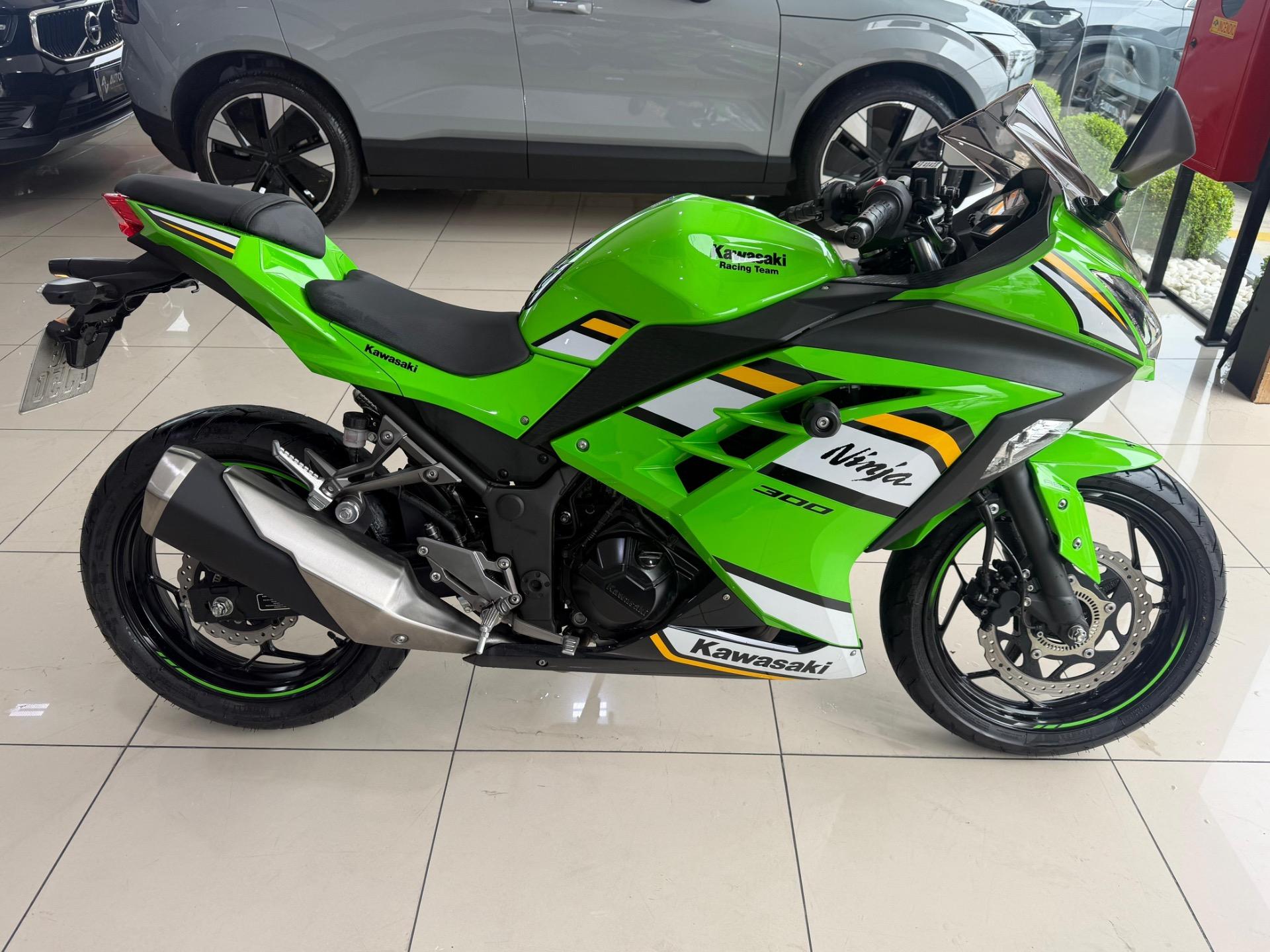 KAWASAKI Ninja 300 - Foto