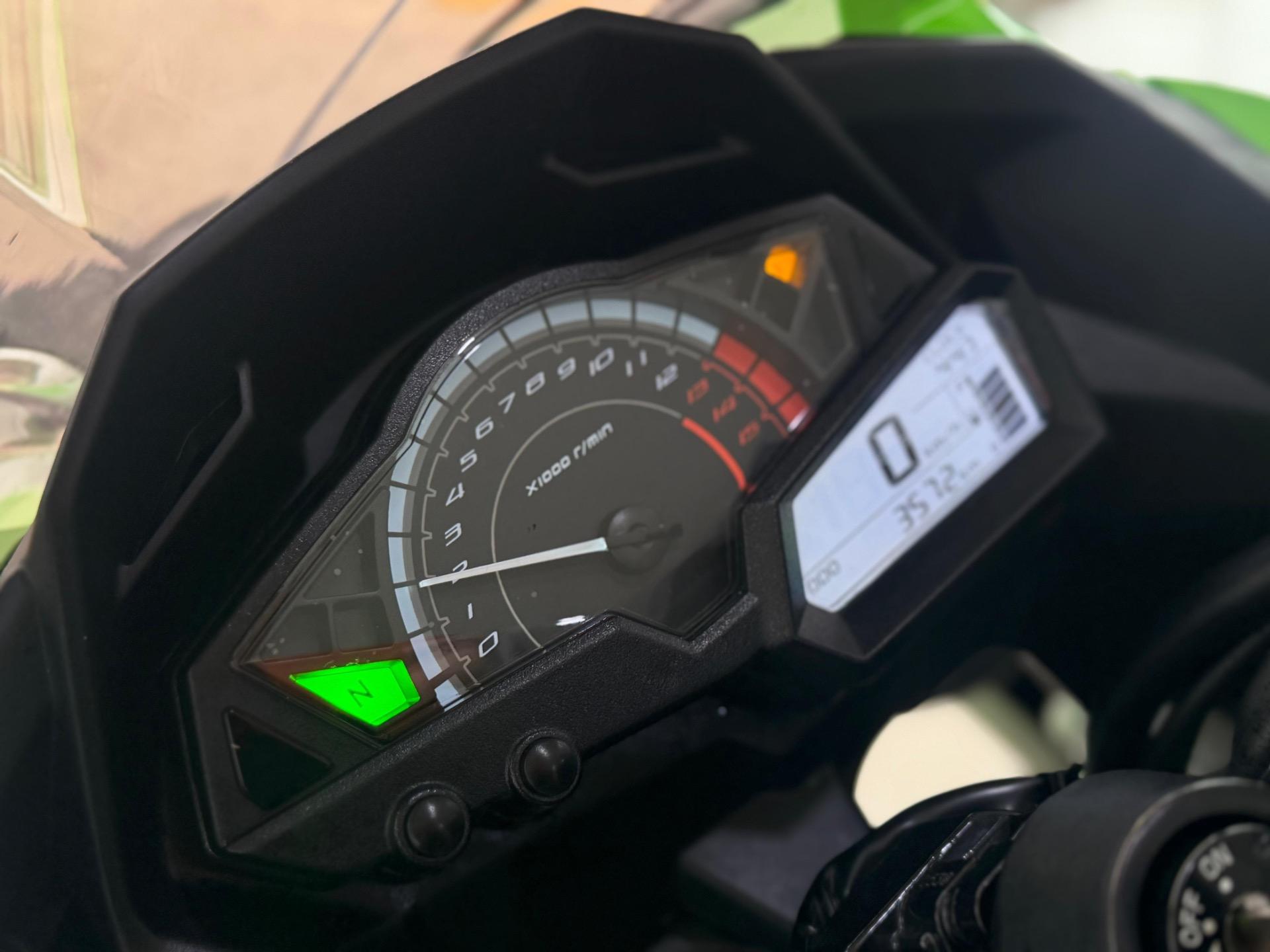 KAWASAKI Ninja 300 - Foto