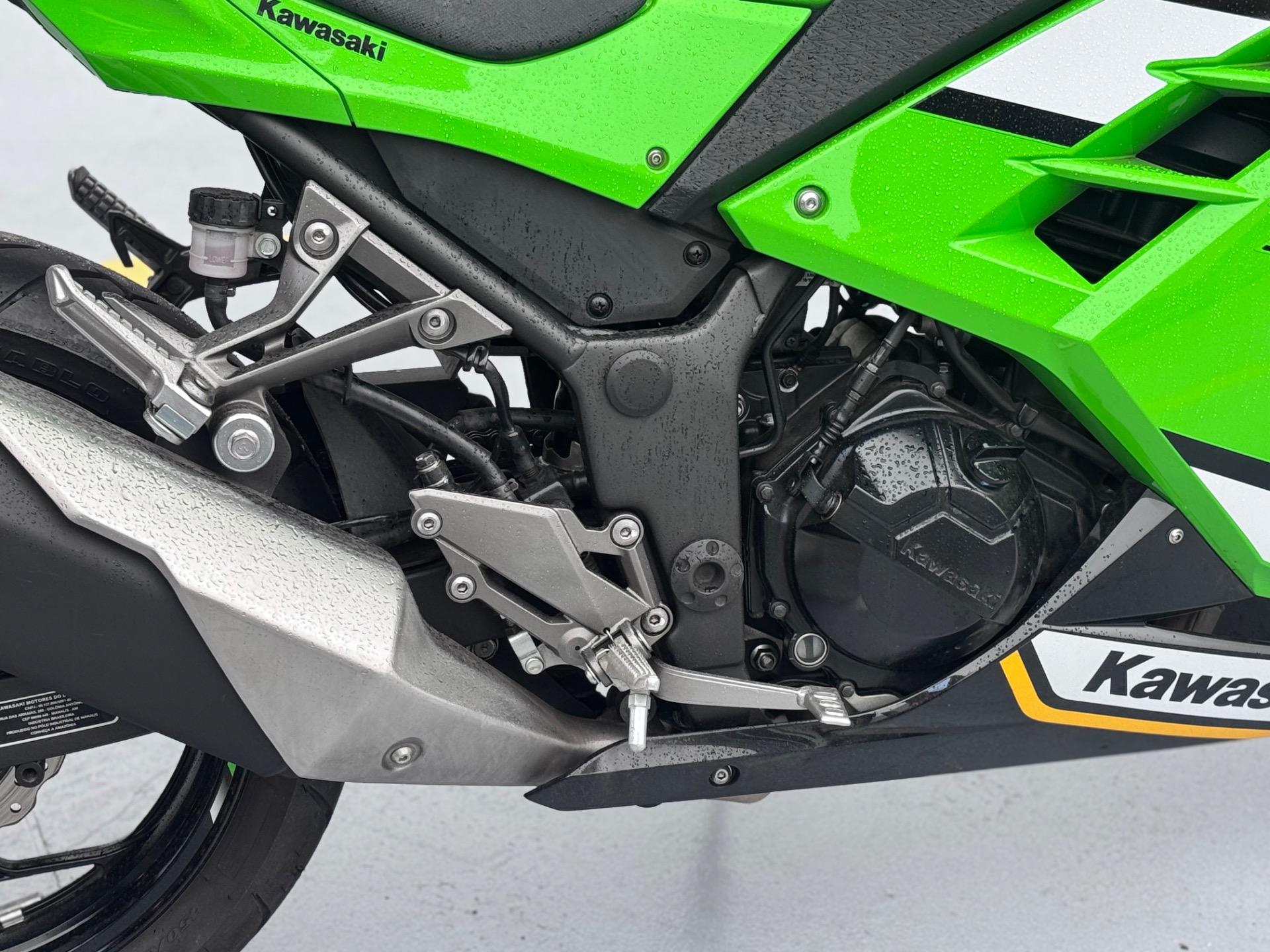 KAWASAKI Ninja 300 - Foto