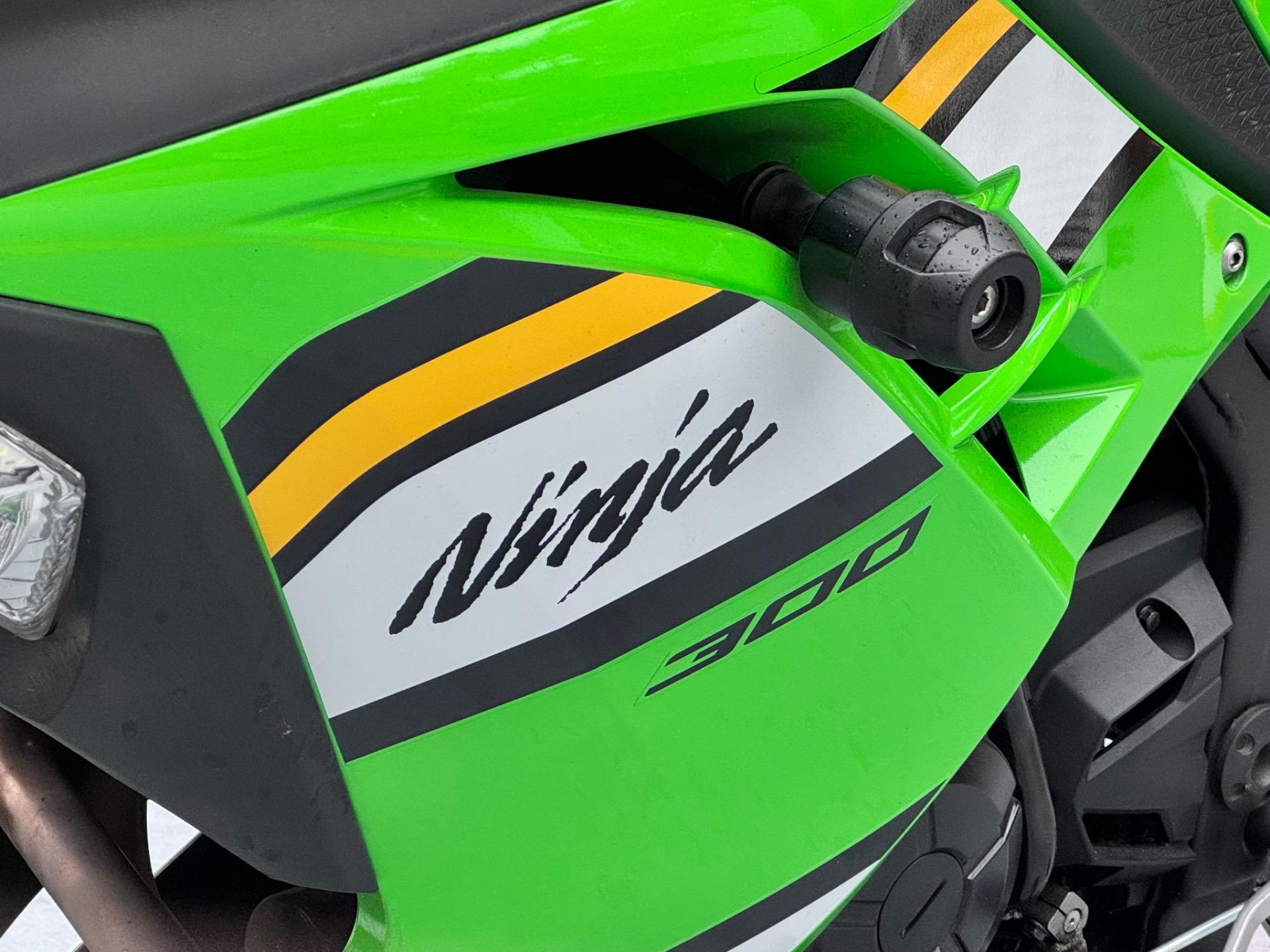 KAWASAKI Ninja 300 - Foto