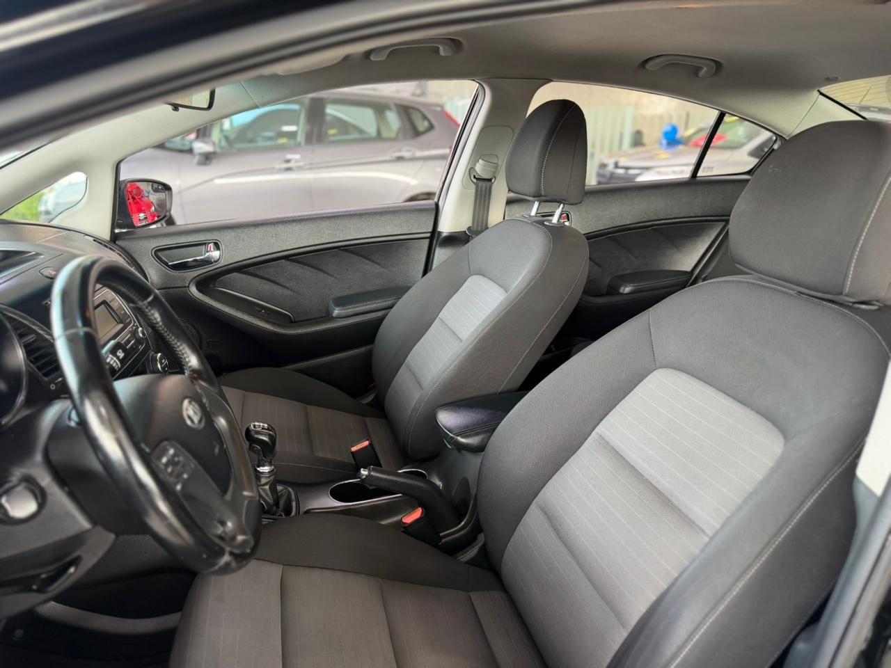 KIA Cerato Sedan - Foto