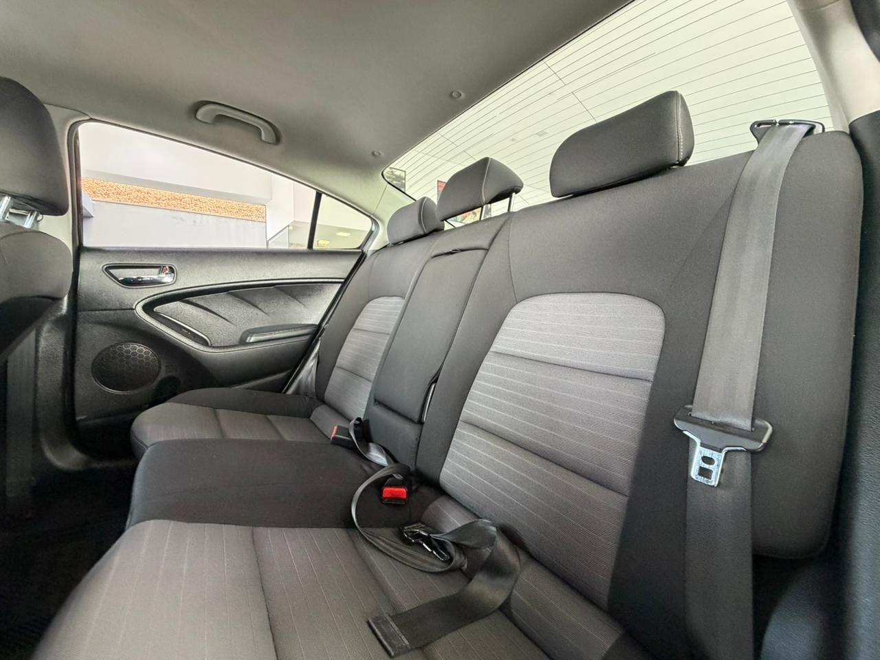 KIA Cerato Sedan - Foto