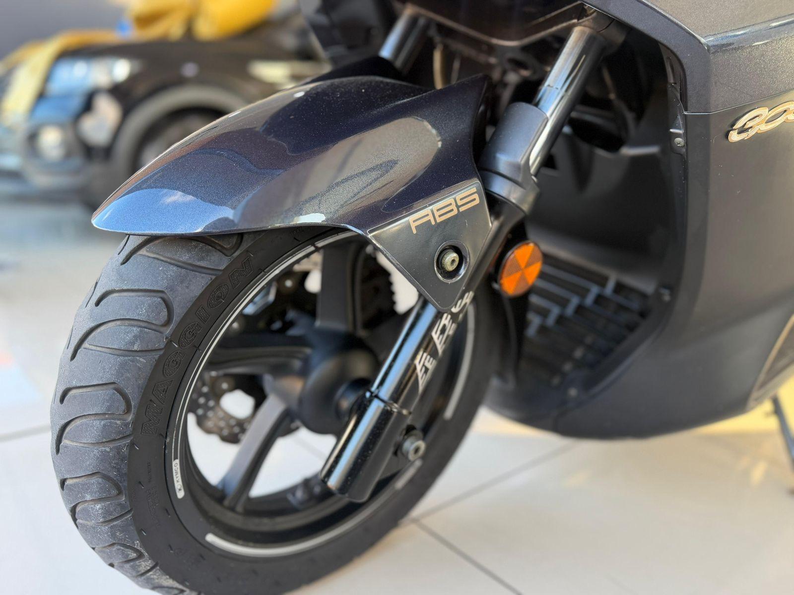 KYMCO Downtown 300i - Foto