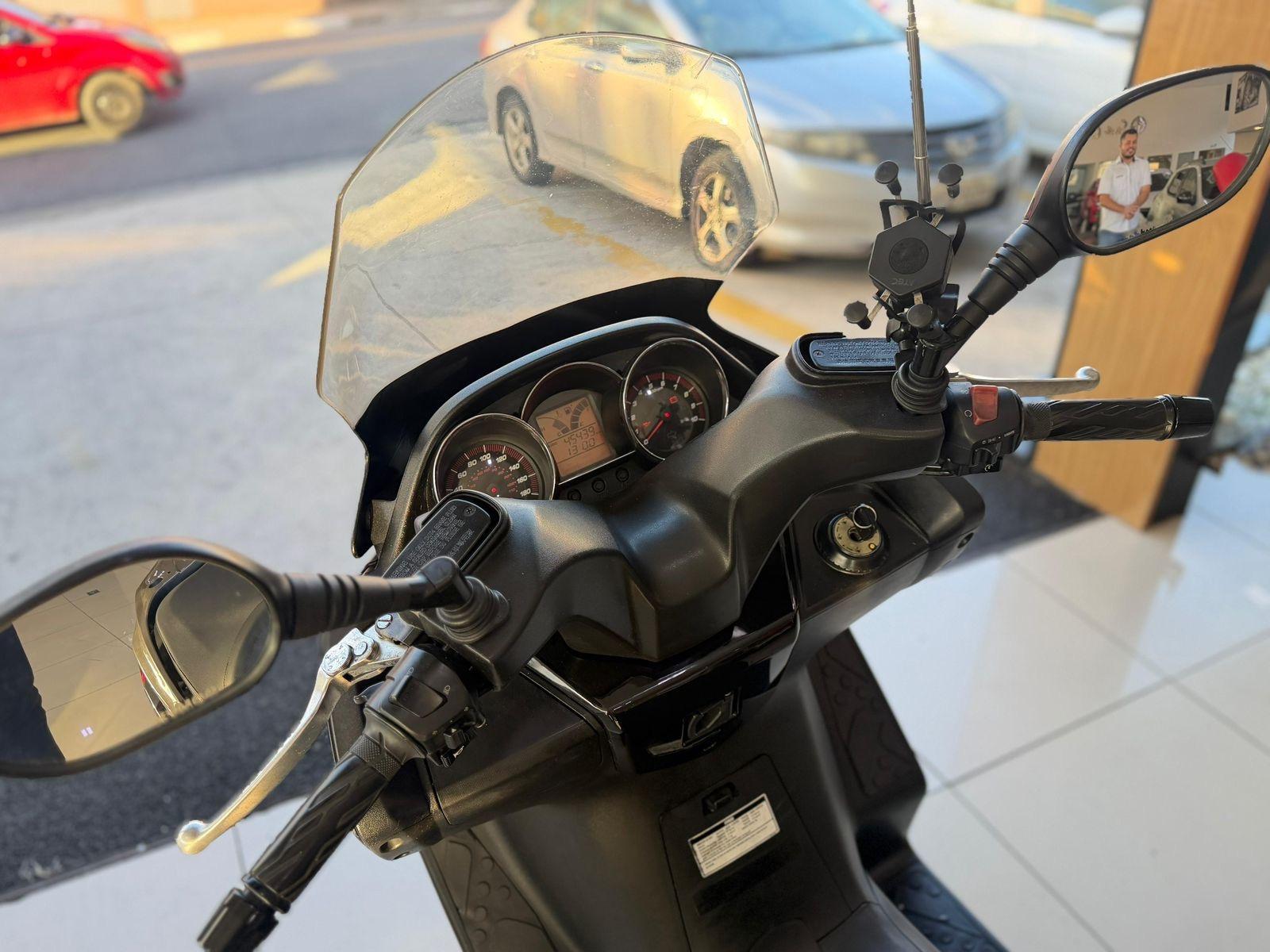 KYMCO Downtown 300i - Foto