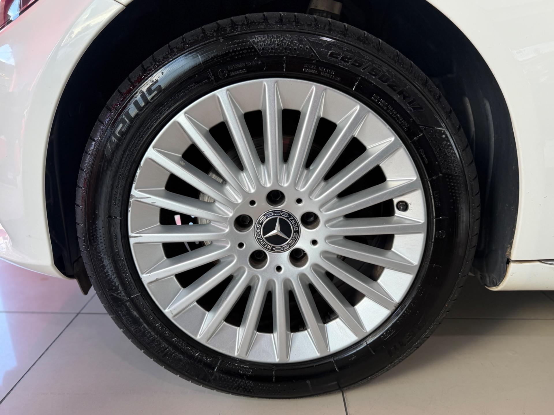 MERCEDES-BENZ C 180 - Foto