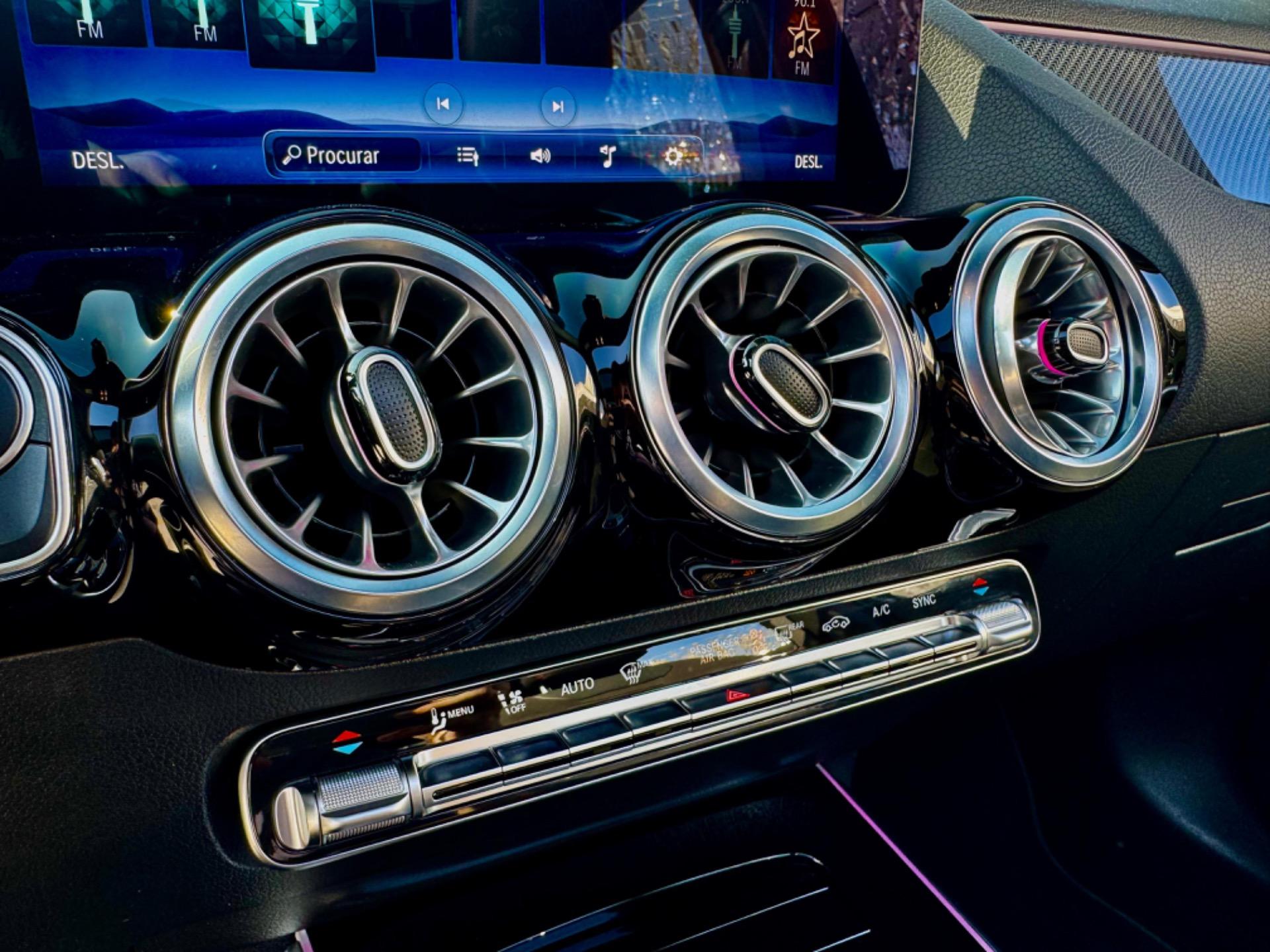 MERCEDES-BENZ GLA 200 - Foto