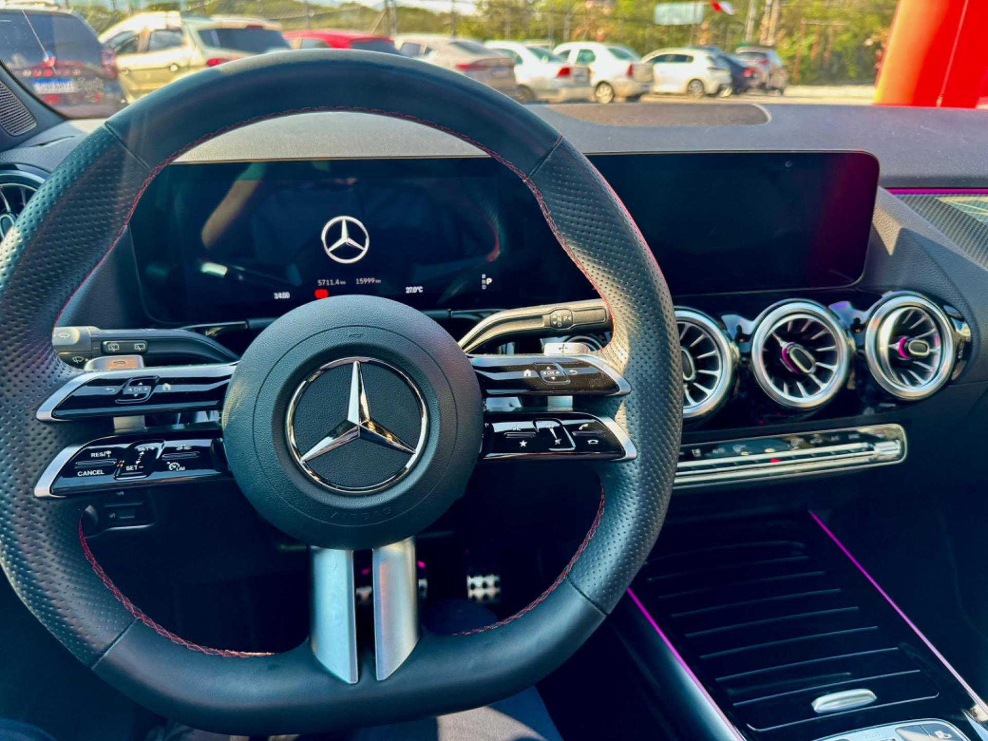 MERCEDES-BENZ GLA 200 - Foto