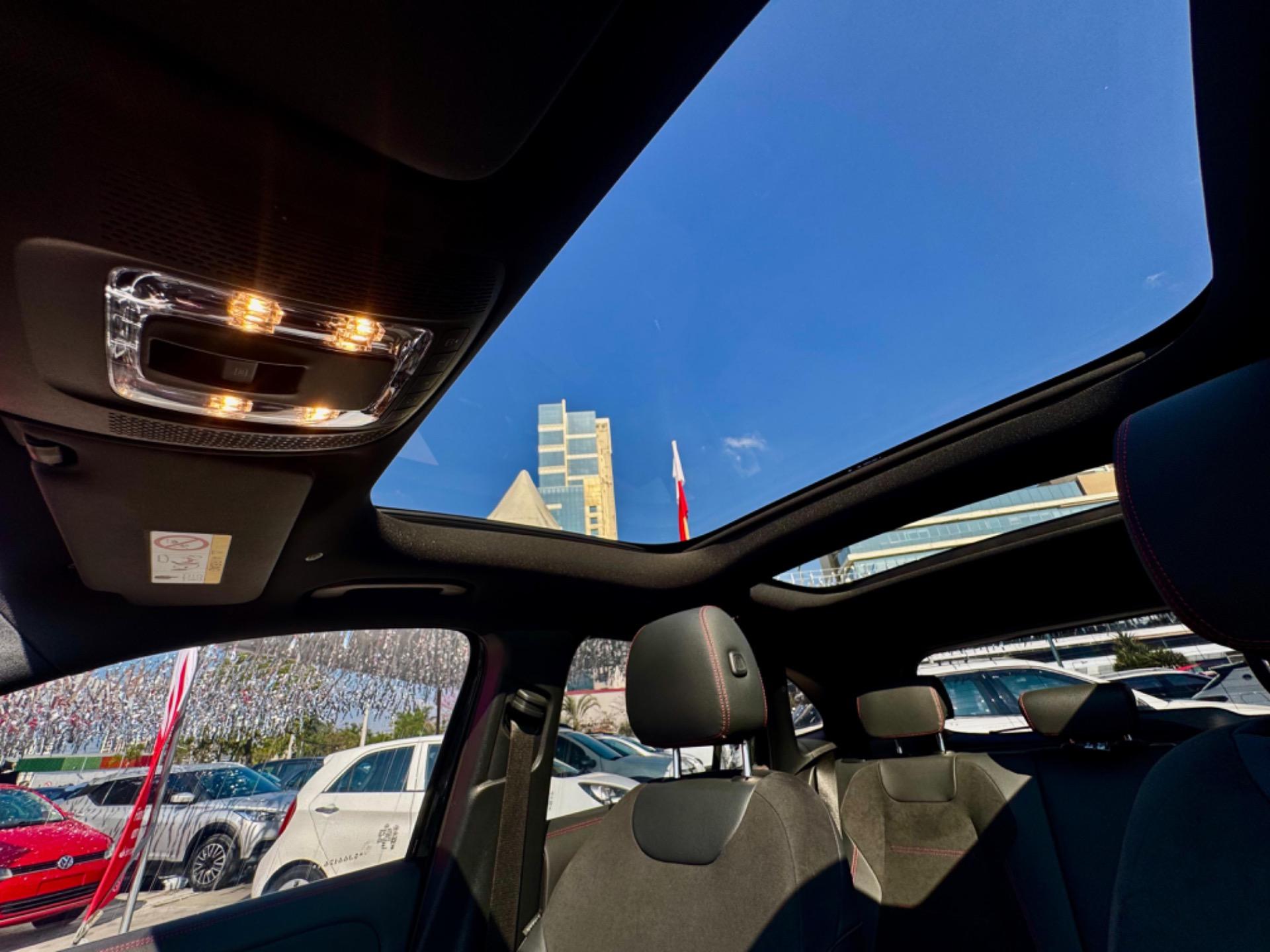 MERCEDES-BENZ GLA 200 - Foto