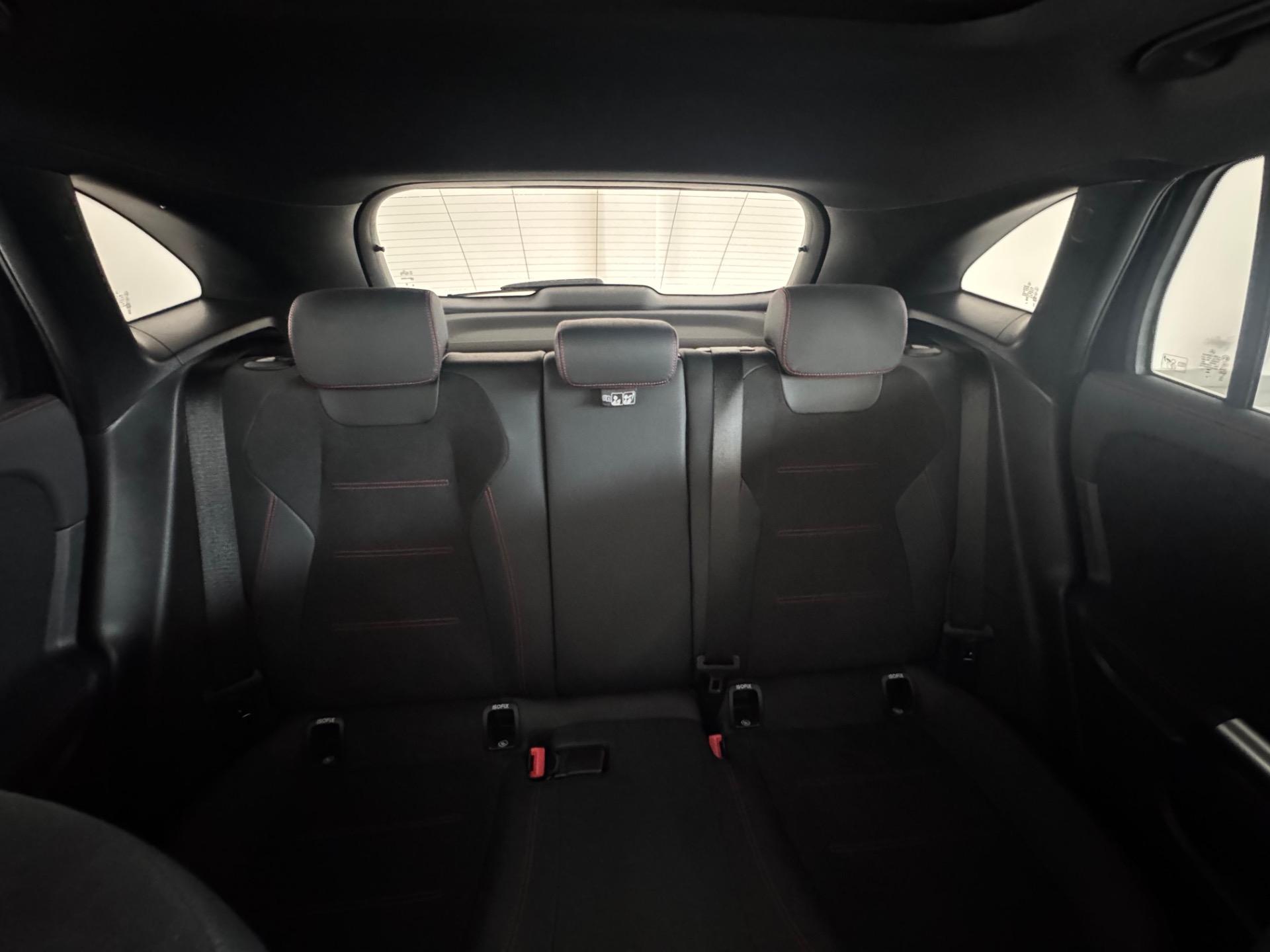 MERCEDES-BENZ GLA 200 - Foto