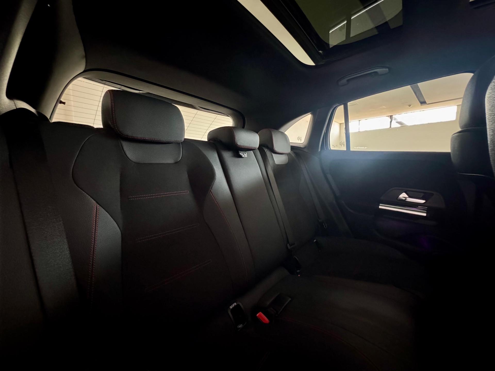 MERCEDES-BENZ GLA 200 - Foto